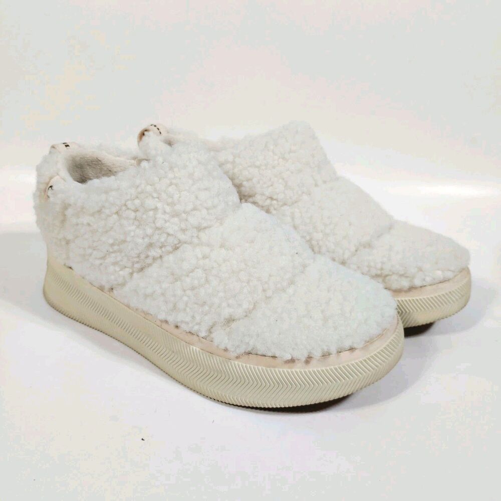 SOREL Women's Out N About IV Mini Puffy Booties Clogs Slippers 8.5 Fuzzy Wooly